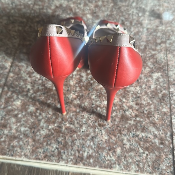 Valentino Garavani Rockstud Two Tone Platform Pumps Peep Toe Size 38 1/2 - Picture 5 of 6